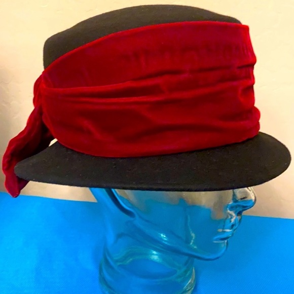 Woman’s Wool Top Hat - Picture 6 of 13